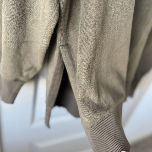 Aerie Velour Side Slit Olive Green Oversized Pullover Sweatshirt Size Medium - Picture 5 of 6